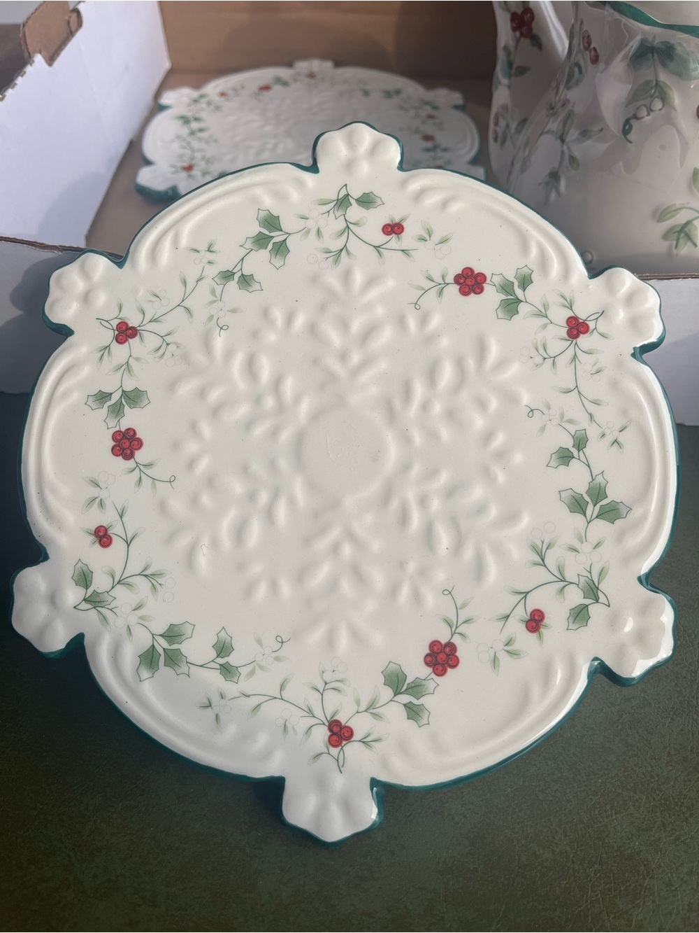 Pfaltzgraff Winterberry ceramic  Trivet - White with Green & Red Accents